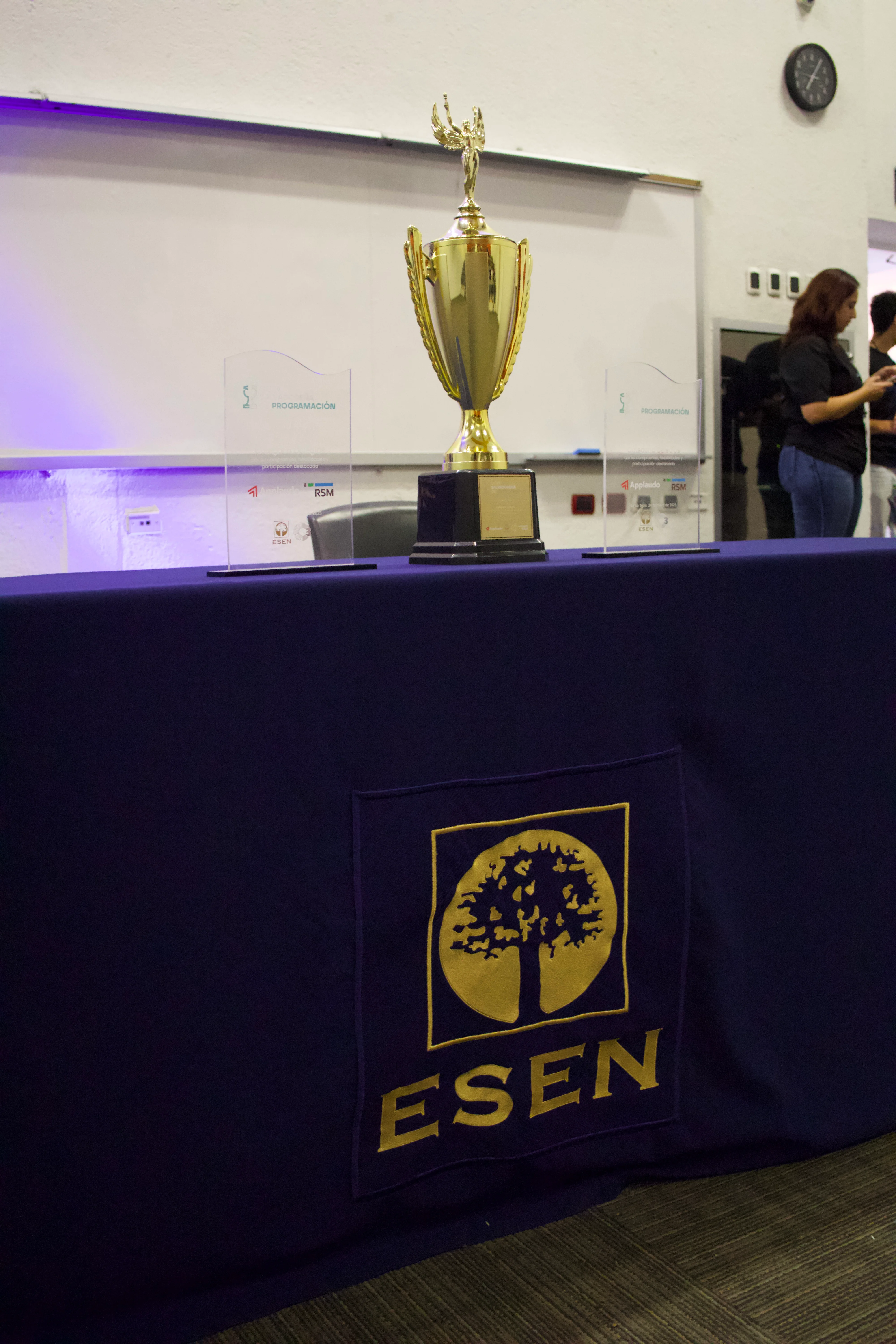 Participante trabajando durante la Copa Salvadoreña de Programación